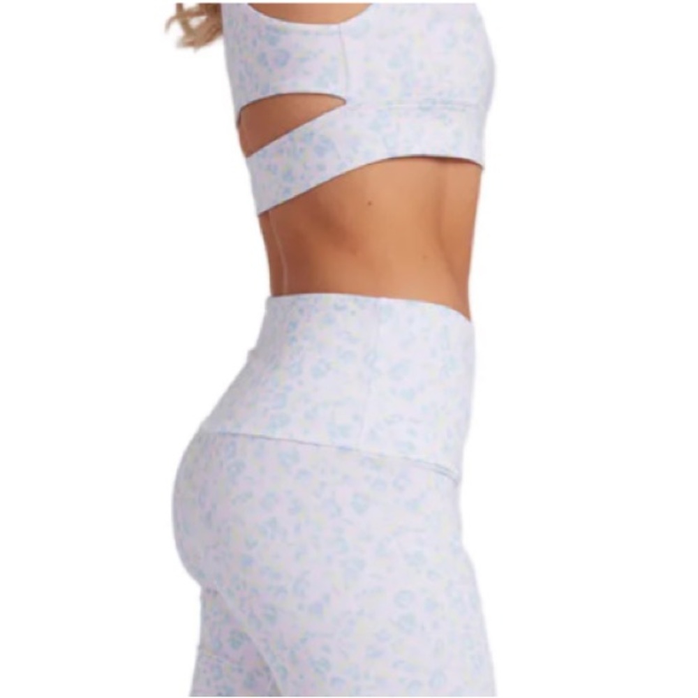 🌼 Onzie High Rise Leggings  - Light Blue Floral